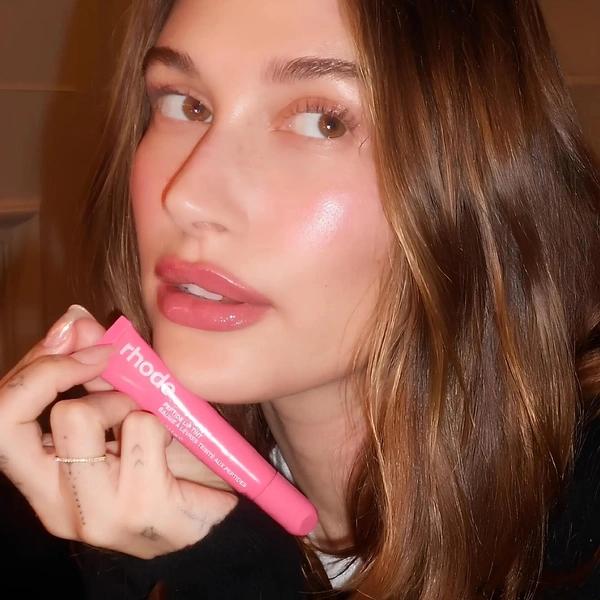 Идеальный красный Дженнер и зацелованные губы Робби: 5 звездных lip combo