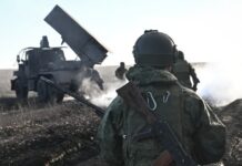 Поражены ТЦК, склады с вооружением и НПЗ: российские войска нанесли групповой удар по целям в Киеве и Кременчуге