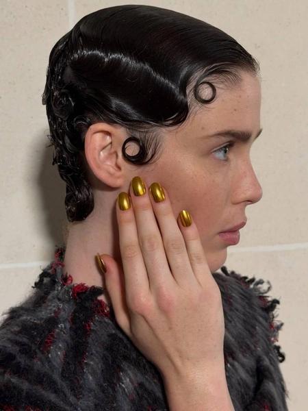 Какой маникюр модно носить по версии Chanel