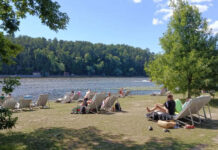 Тишина и чистота: Москвичи оценили пляжный отдых в Серебряном Бору