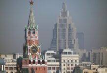 Оповещали неоднократно: Песков заявил, что решение эвакуировать дипломатов из Киева остаётся за направившими их странами