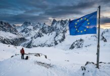 «Не оставляют надежд на поражение РФ»: как Евросоюз планирует соперничать с Россией в Арктике