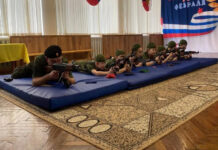 «Один день из жизни армии»: Учитель проводит необычные мероприятия для херсонских детей